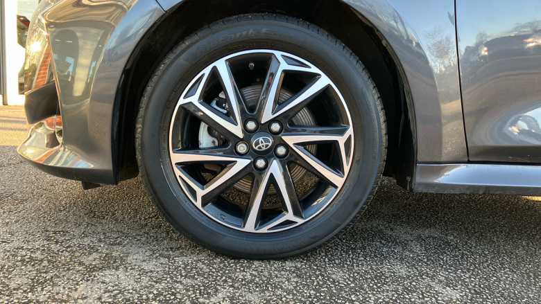 Toyota Yaris 1.5 Hybrid Design 5dr CVT Hybrid Hatchback